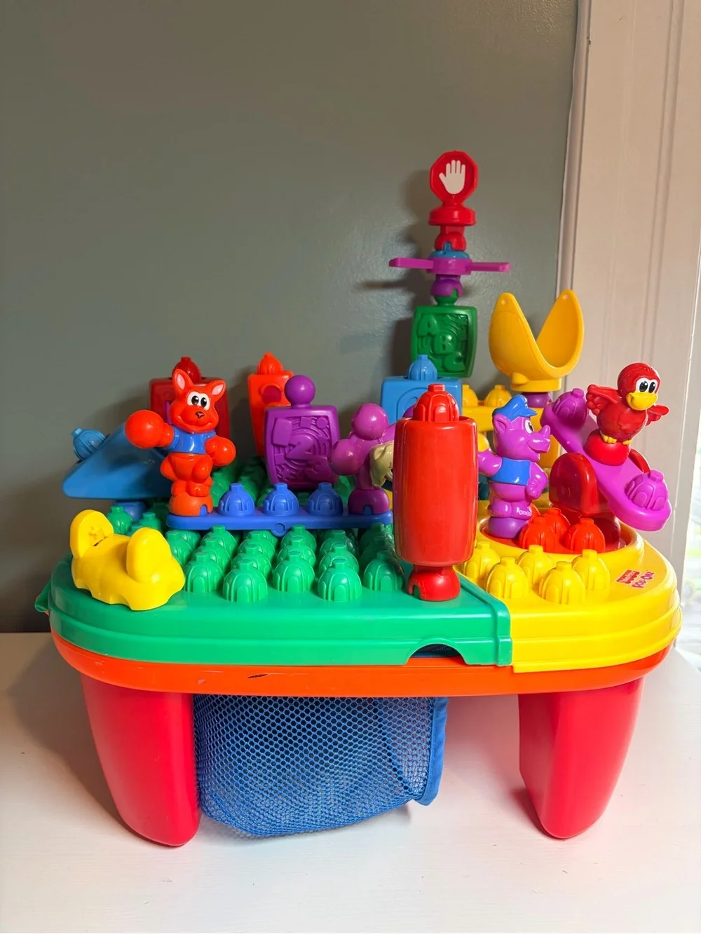 Fisher-Price POP-ONZ  Pop 'n Twirl Building Table Tested 20 Accessories Pieces